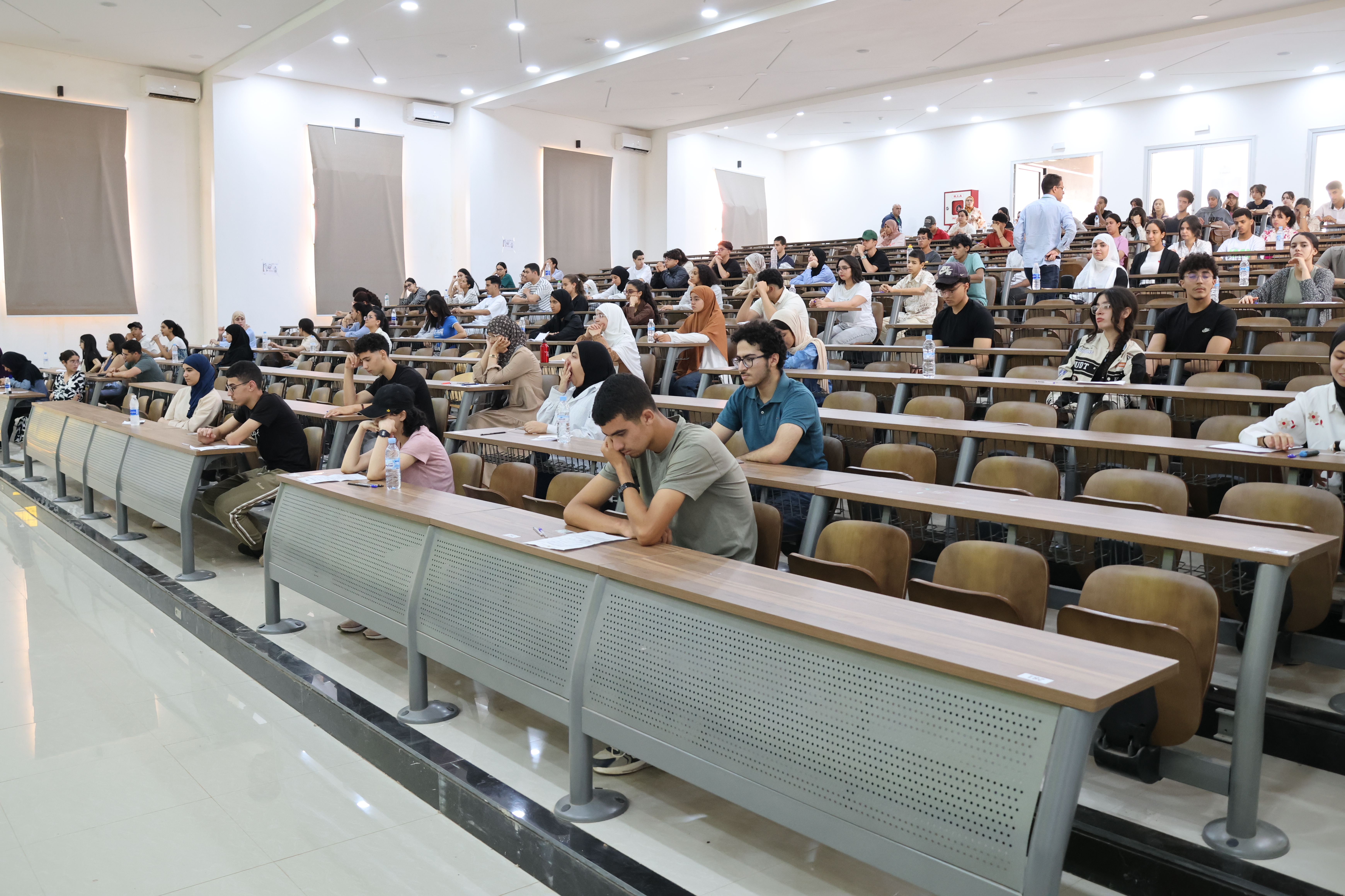 زيارة تفقدية لرئيس جامعة السلطان مولاي سليمان بالنيابة لمراكز إجراء مباراة ولوج كليات الطب والصيدلة وطب الأسنان برسم الموسم الجامعي 2025/2026